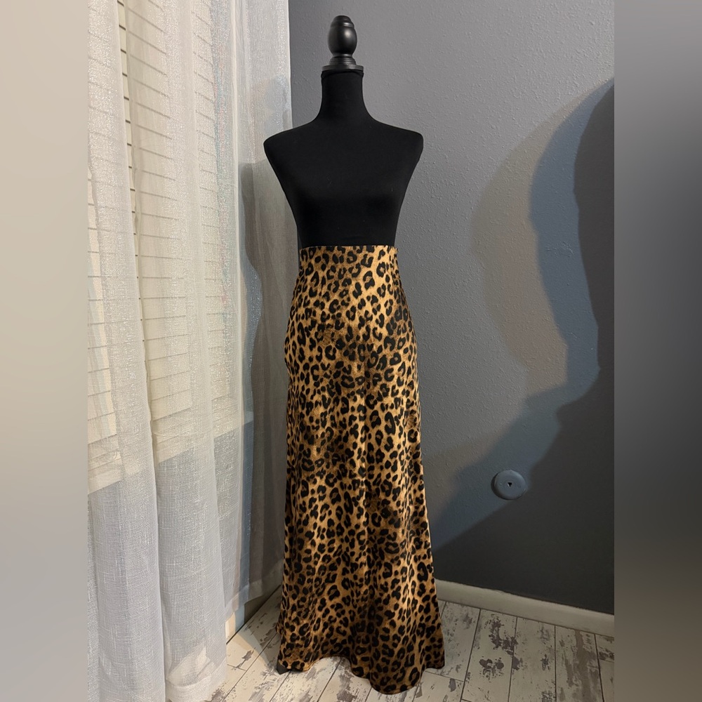 SOLD Chic Leopard Print Maxi Skirt (Worn once)